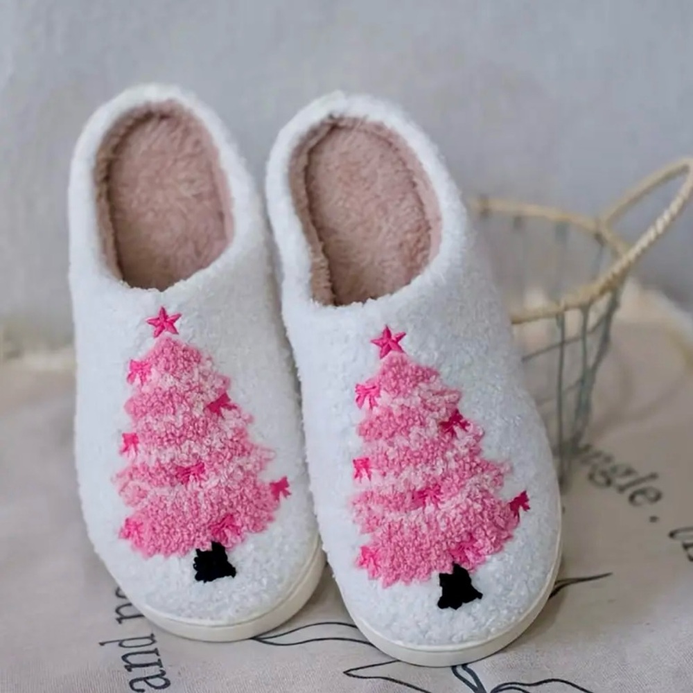 Pink Christmas Tree Women Cozy Slippers Size 7 1/2 - 8 Cozy Winter - Picture 7 of 7